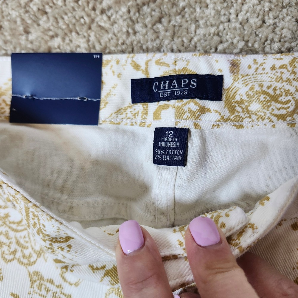 Chaps Slimming Fit Pants Gold Paisley White Stretch Cropped Casual Size 12 - Picture 2 of 7
